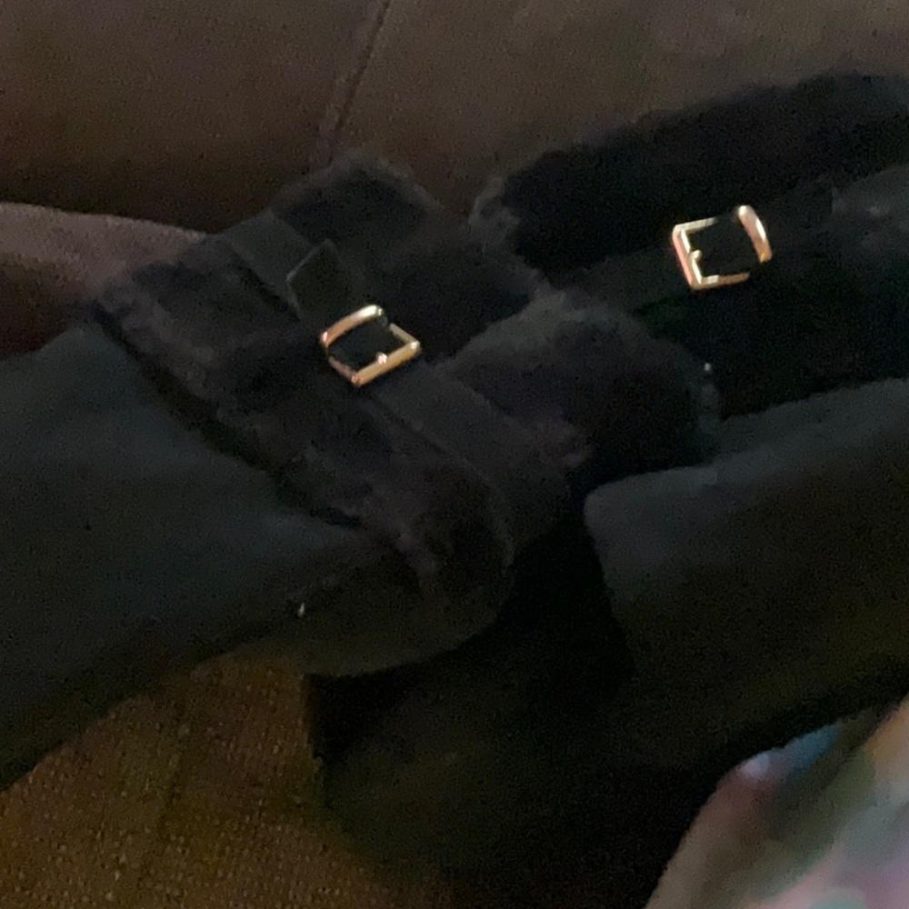 Victoria’s Secret Woman’s Black Fur-Lined Boots with Buckle Detail